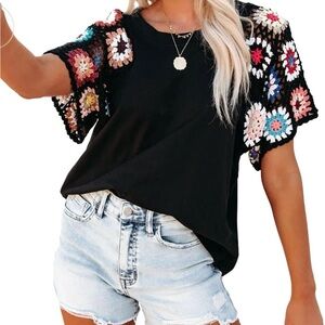 Vici (Entro) Black Top with Multicolor Crochet Sleeves Sz Sm B35